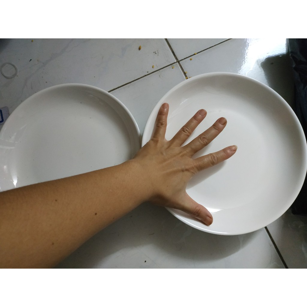 Dĩa sứ trắng hình tròn