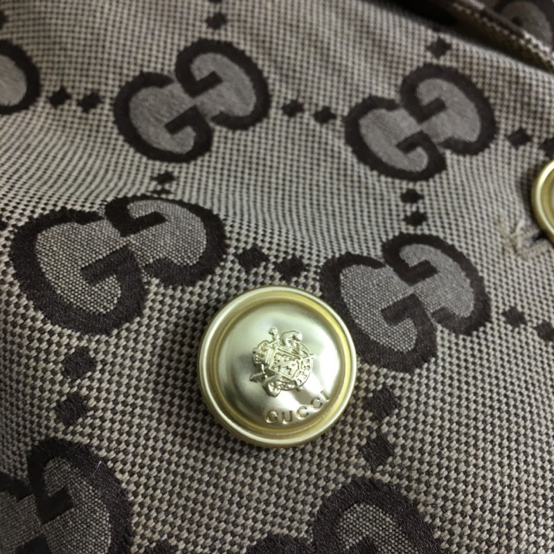 Set trang phục nữ gồm áo khoác croptop tay ngắn cổ vest và quần shorst lửng ống bó thương hiệu Gucci GC cao cấp