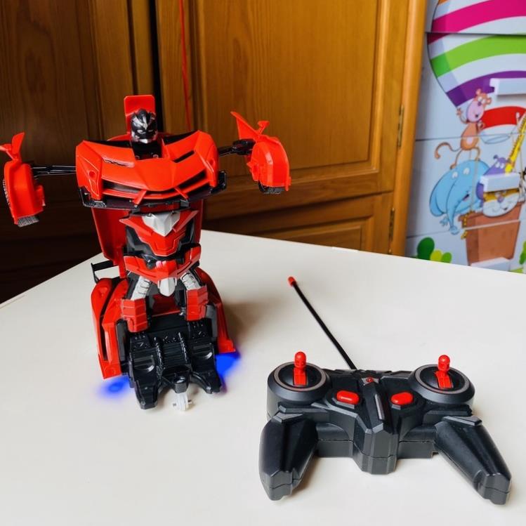 Ô tô đồ chơi, Ô tô điều khiển từ xa biến hình Robot có đèn, Robot biến hình đa năng