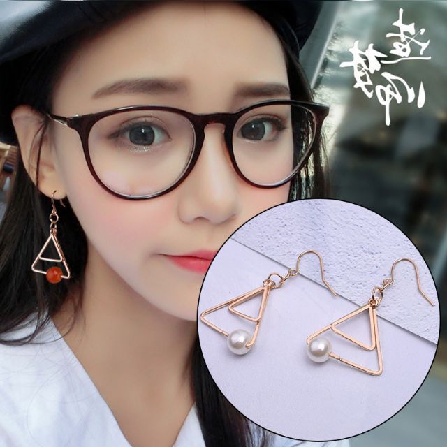 Bông tai cặp tam giác lồng hạt trắng A2137