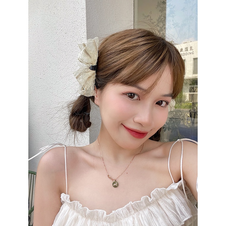 Kẹp tóc thắt nơ hai bên xu hướng thịnh hành Hàn Quốc