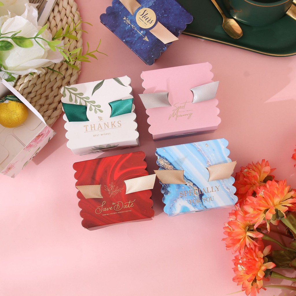 Hộp quà nhỏ họa tiết đẹp mắt kèm nơ và rơm lót, hộp giấy mini đựng quà xinh xắn | BigBuy360 - bigbuy360.vn