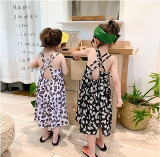 váy hoa cúc đan lưng cho bé gái