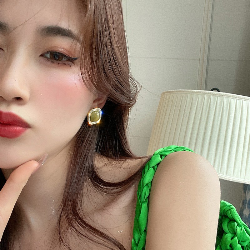 Đôi bông tai hình vuông đính đá pha lê màu xanh lá/ trắng thời trang cho nữ