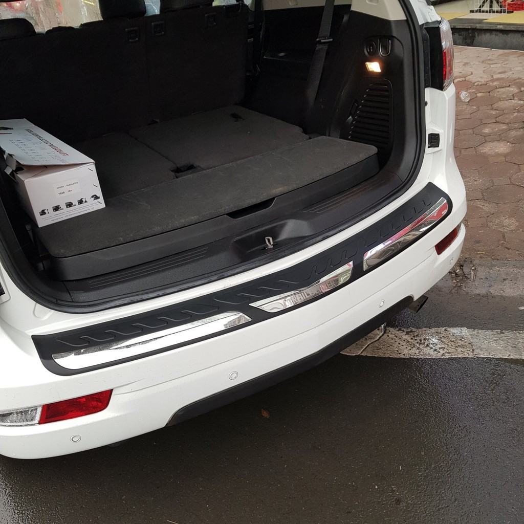 Ốp chống trầy cốp ngoài Trailblazer nhựa ABS cao cấp