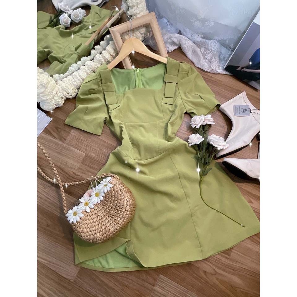 Đầm xanh lá cổ thuyền tay ngắn dáng xòe nhẹ dây bản vai
