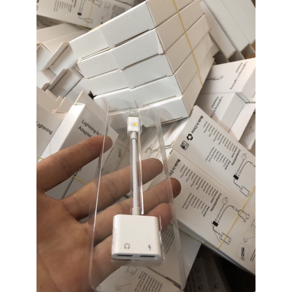 Cáp chia tai nghe và sạc cho iPhone 7 8 X