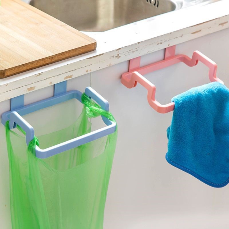 Dụng cụ móc treo bao nilon hoặc khăn tiện lợi trong nhà bếp
