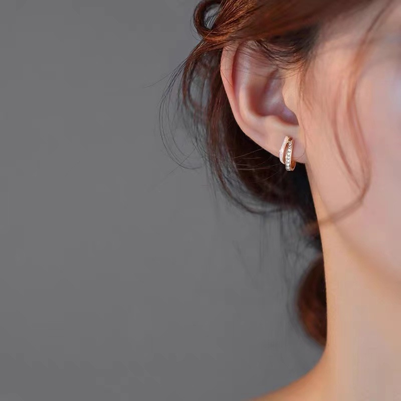 Bông tai tròn đính đá chữ V song song đôi cho nữ hiện đại