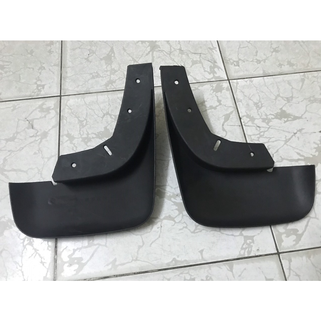 Chắn bùn bánh Fiat siena.