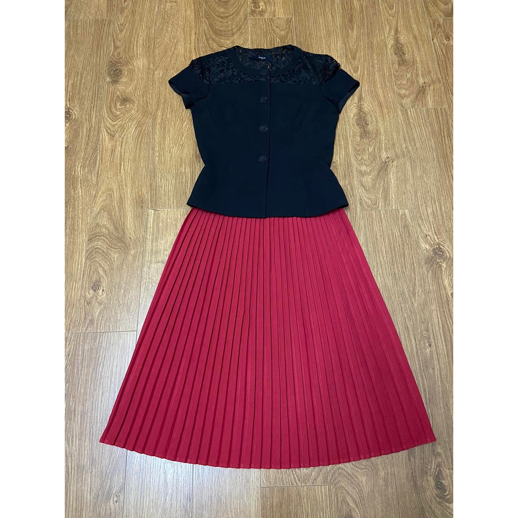 Bộ áo format và chân váy gumac size S, rất mới