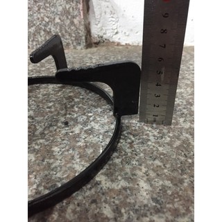 Một đôi kiềng bếp gas âm