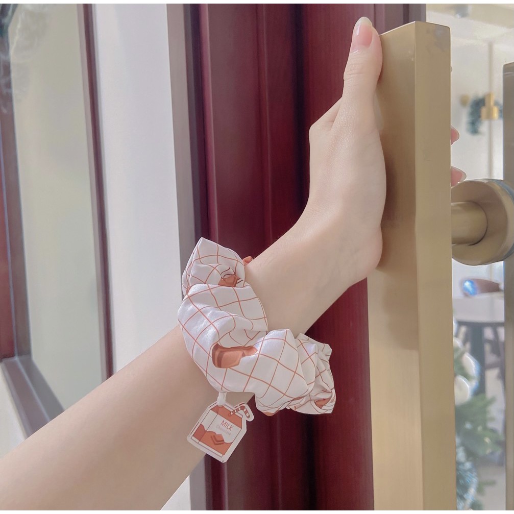 Cột tóc vải Scrunchies charm milk