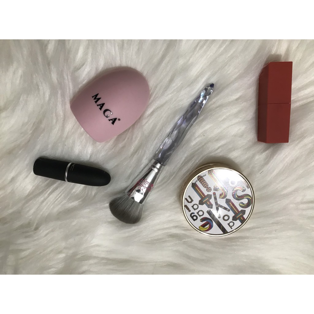 Cọ Trang Điểm Nền Live Beauty Fully (Cán Trong)