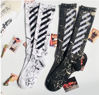 Tất off white tia sét