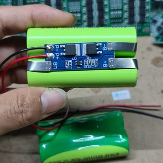Pin 18650 2s 7.4v 4000mah - 20a. . đóng từ 4 cell pin lithium 18650 mới và có mạch bảo vệ 2s