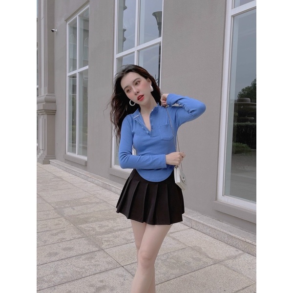 Áo cổ v đính nút