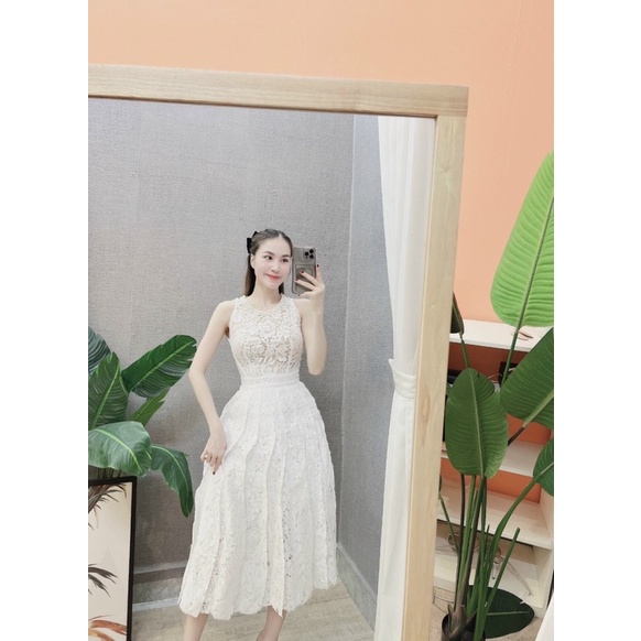 Váy ren cao cấp cổ đính ngọc