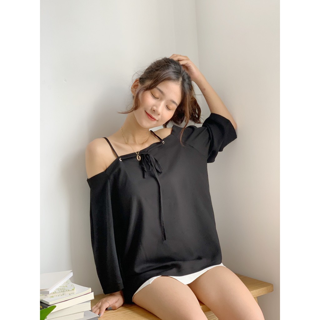 Áo lụa trễ vai rút dây TKA156 1994CLOSET