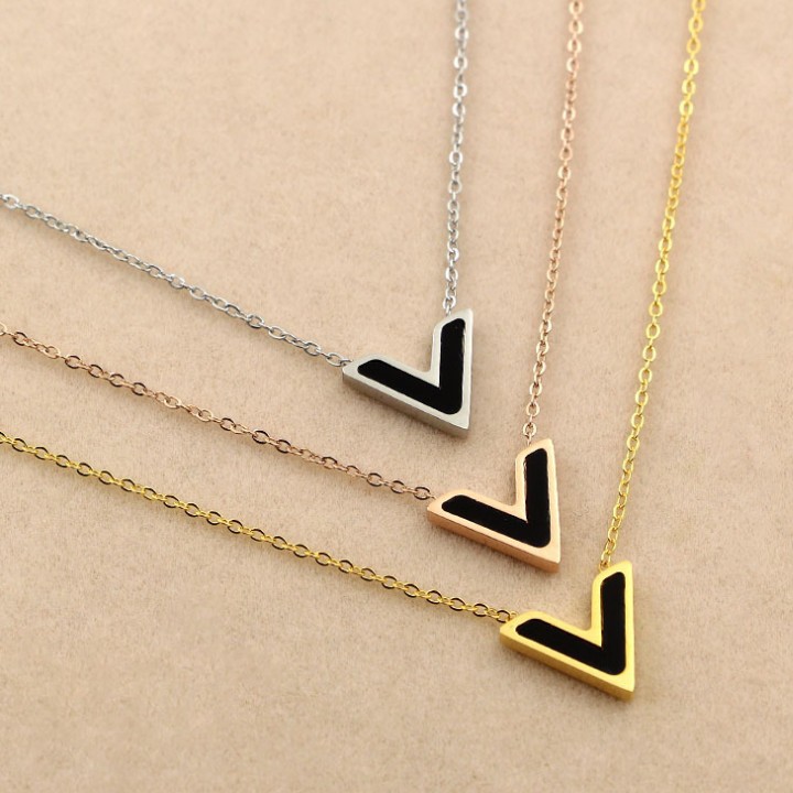 Dây Chuyền Nữ Chữ V Titan Không Đen TT 1125