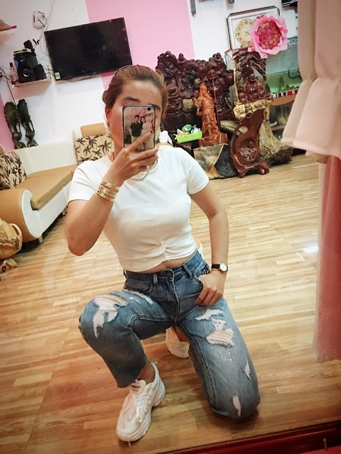 Set quần baggy jean phối với áo thun xoắn eo c-r-t xinh lăm nè khách ới