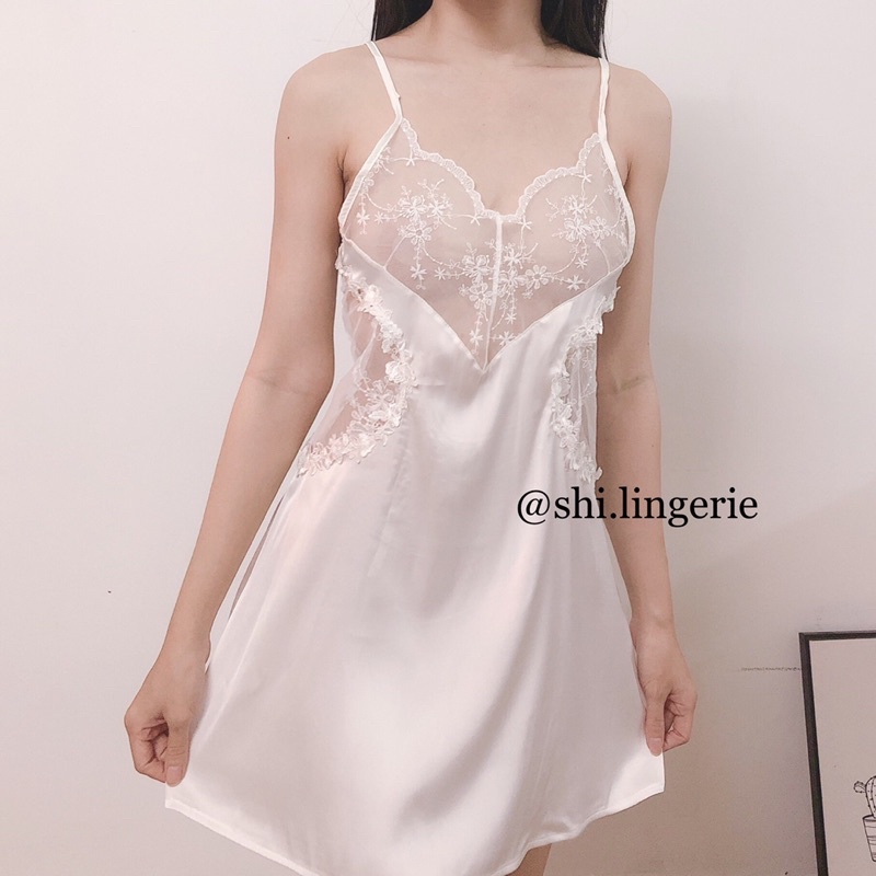 Váy ngủ lụa ren