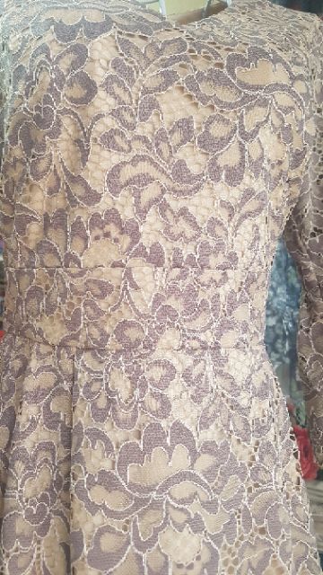 Đầm ren Eliza J tay lỡ xòe nhẹ nhàng