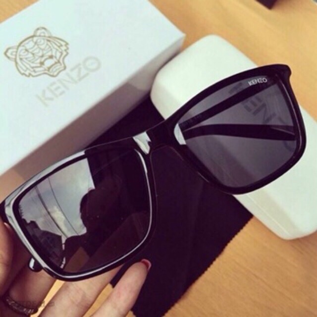 FOLLOW SHOP NGAY SĂN KÍNH 1k♻️♻️♻️Kính gọng đen hot hot vô đôiis | BigBuy360 - bigbuy360.vn