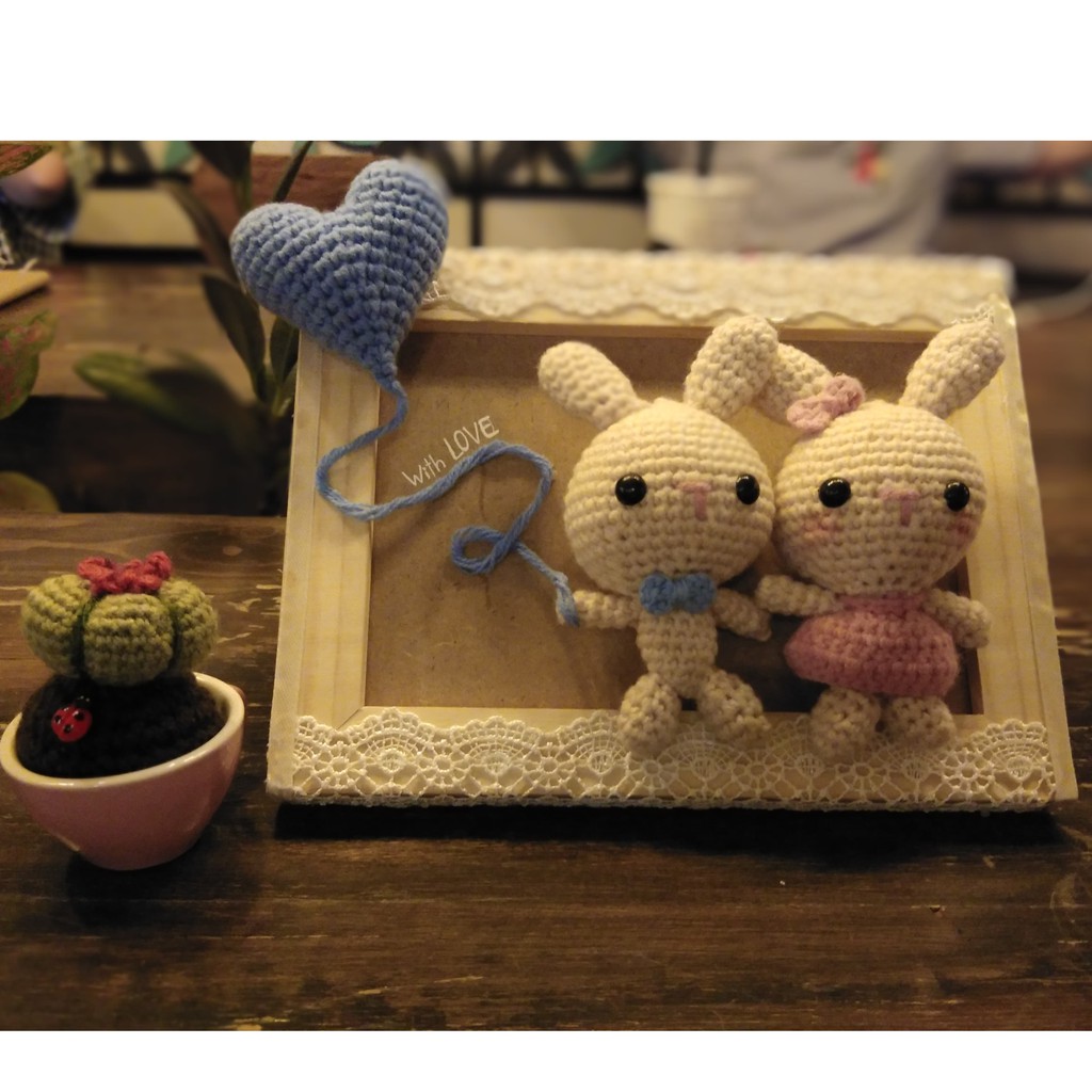 QUÀ TẶNG Ý NGHĨA CHO TÌNH NHÂN. Thỏ couple móc len 100% handmade tặng kèm chậu xương rồng móc len handmade
