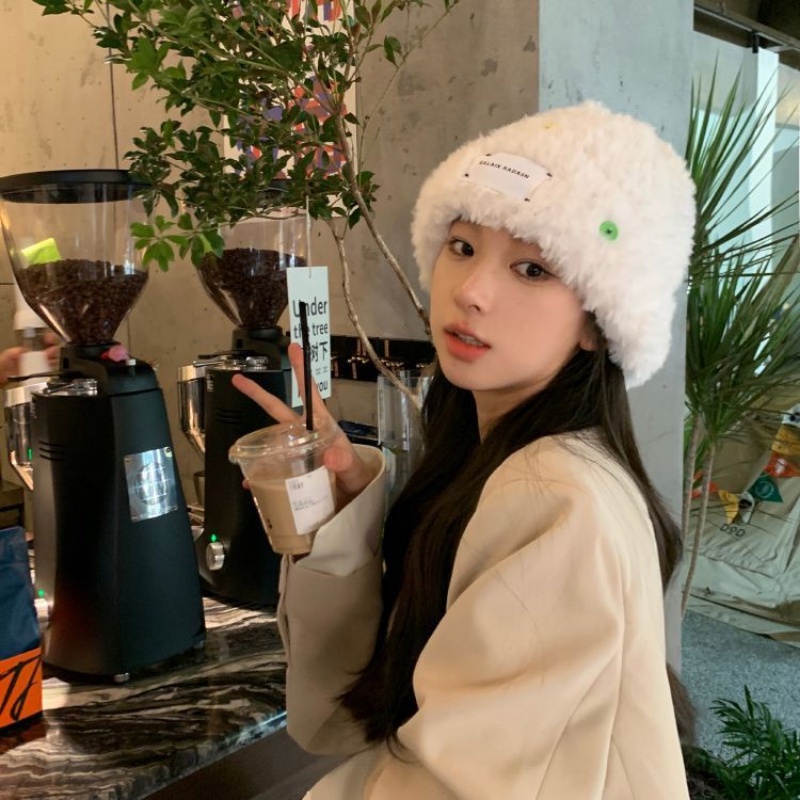 Button-decorated Plush Knit Hat Lady Autumn and Winter Warm Lovely Face Small Basin Hat Imitation Fur Straw Hat