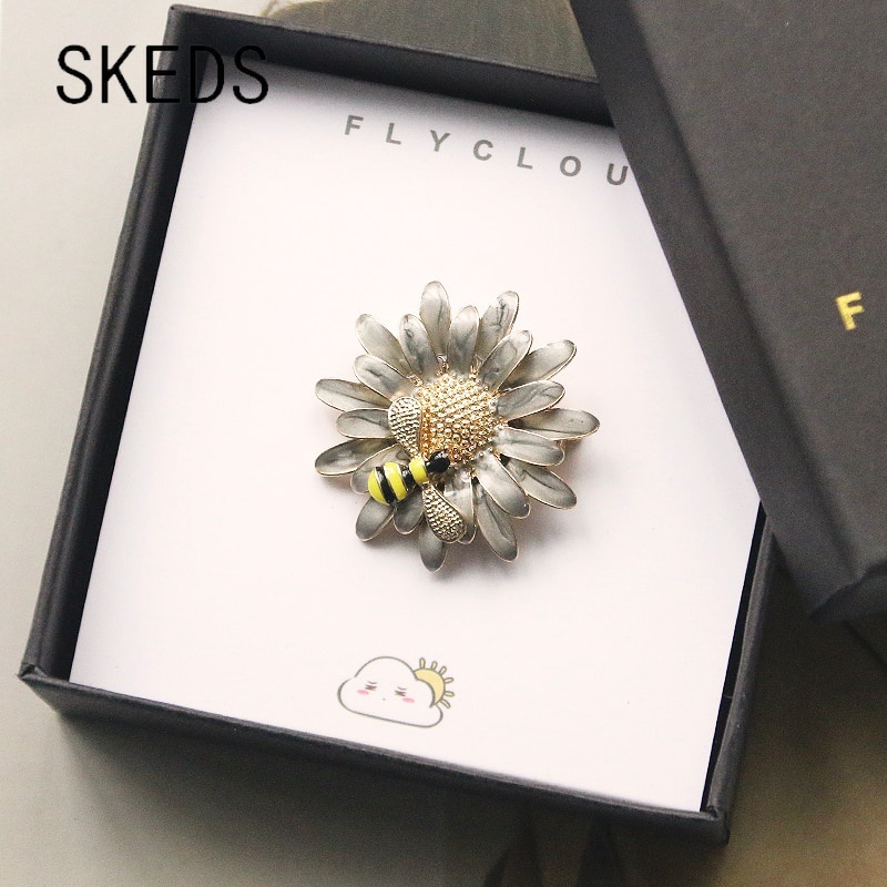 Ghim Cài Áo Hình Hoa Cúc Đính Đá Sang Trọng Cho Nữ