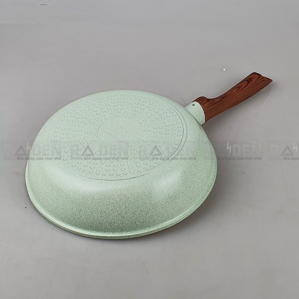 Chảo đúc đáy từ men đá chống dính 7 lớp Greencook GCP06 chịu trầy xước tốt, dùng được tất cả các bếp