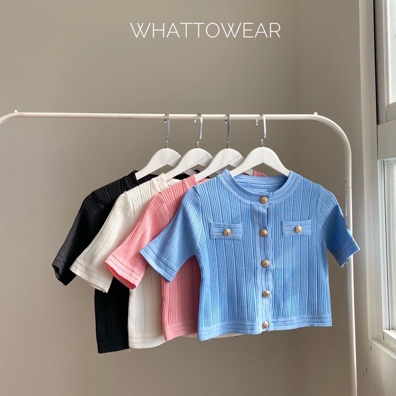 Áo Knit Boxy cổ tròn nút vàng tay ngắn