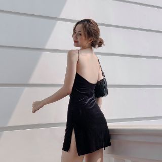 Đầm đen 2 dây cổ đổ hở lưng