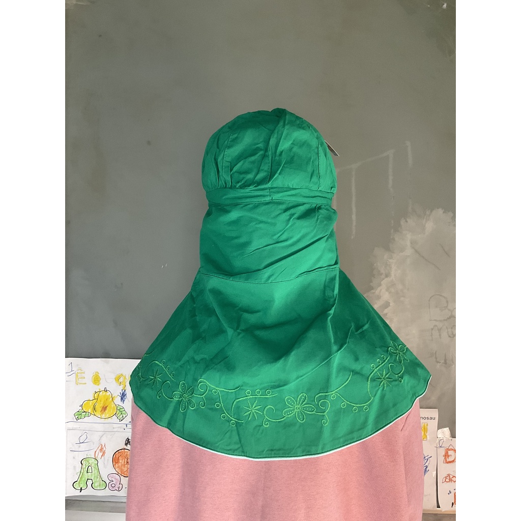 Khẩu trang nón Duy Ngọc chất liệu cotton màu thêu viền dây kéo 1 bên đội với mũ bảo hiểm