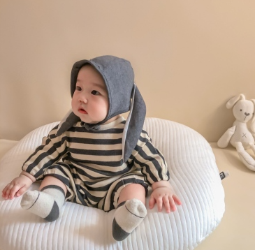 Áo liền quần họa tiết sọc dài và mũ thỏ đáng yêu mùa thu cho trẻ sơ sinh