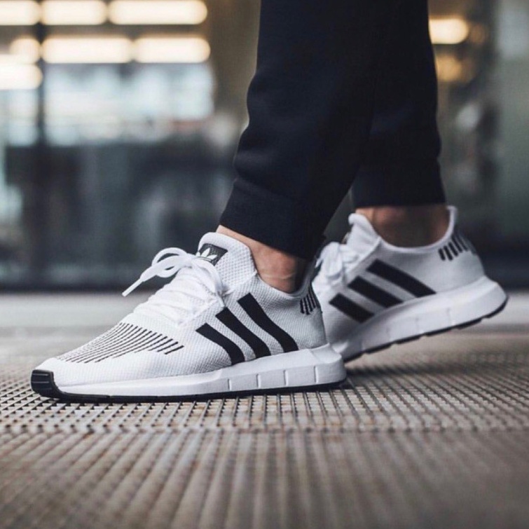 Giày thể thao adidas swift run trắng