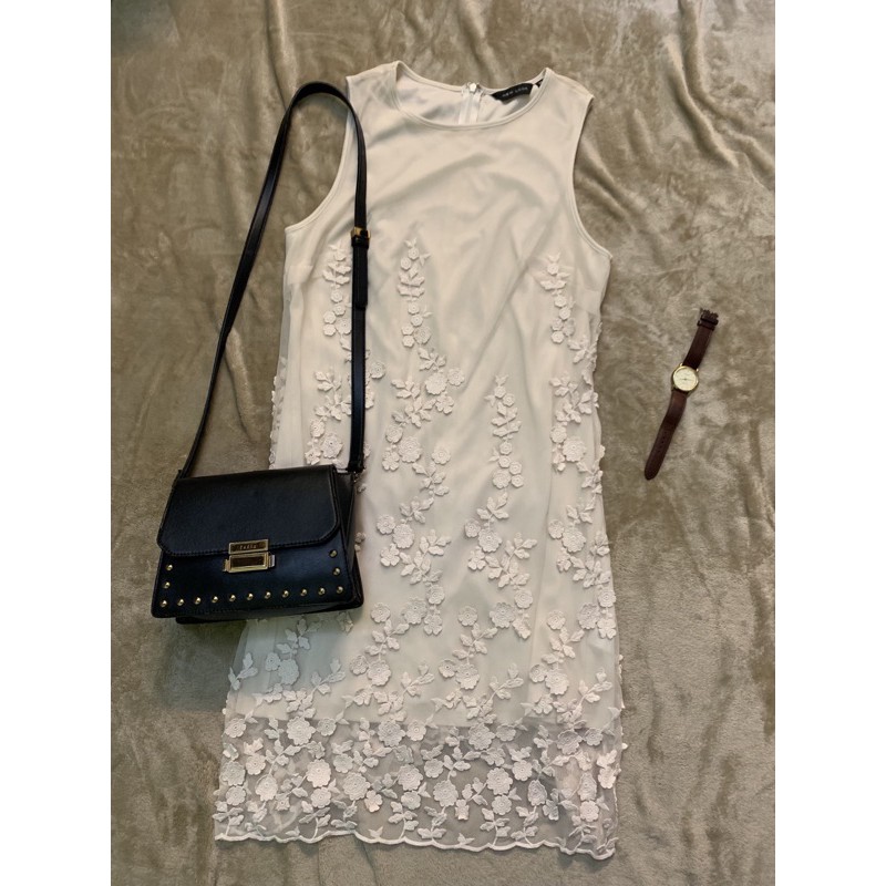 Váy ren hoa new look thanh lý