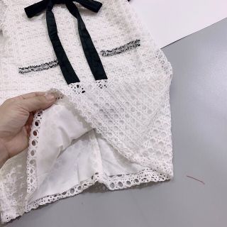 Váy ren trắng tiểu thư cho bé
