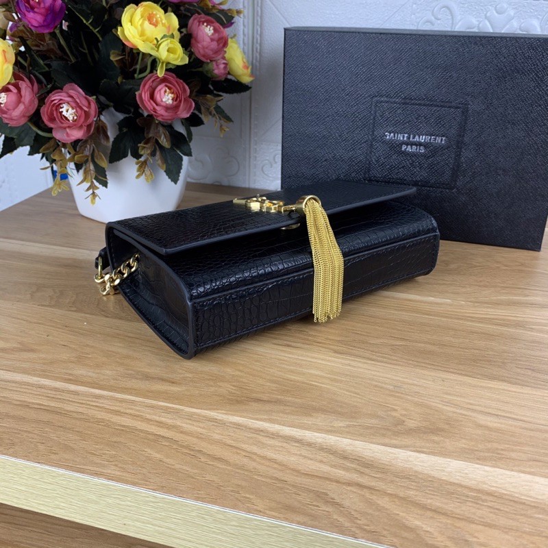 Túi xách Yves Saint Laurent màu đen tag vàng size 24cm (có sẵn)