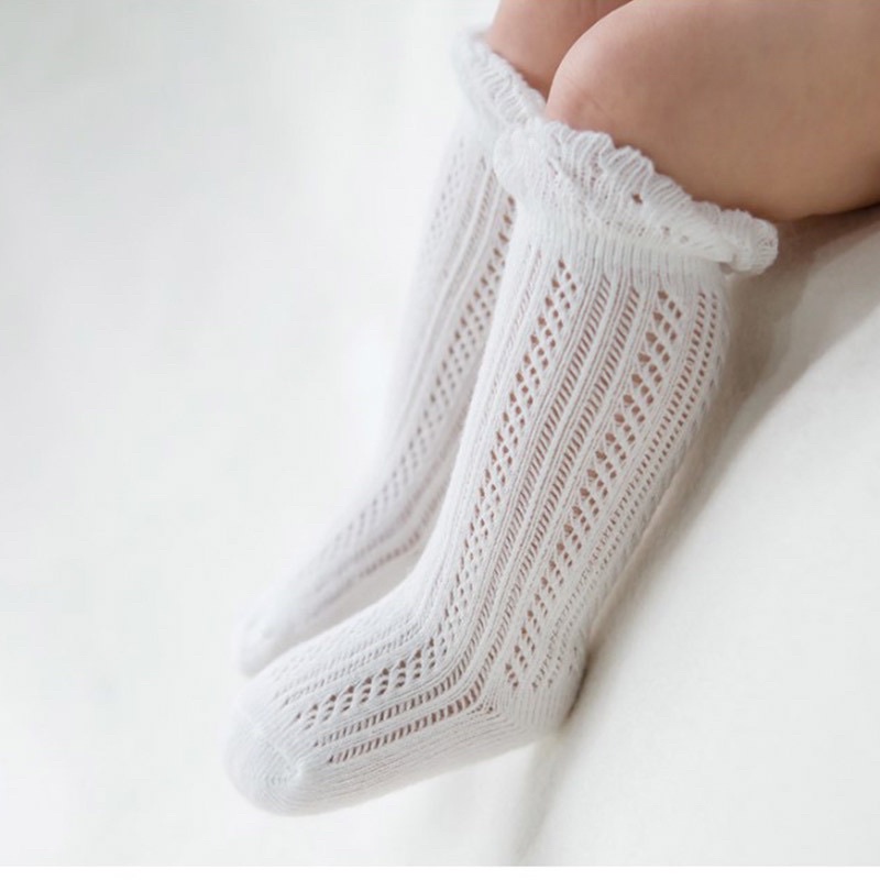 Tất ren bèo trắng xinh xắn cho bé