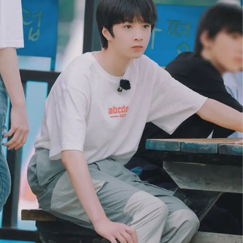 Áo phông TNT màu đen màu trắng