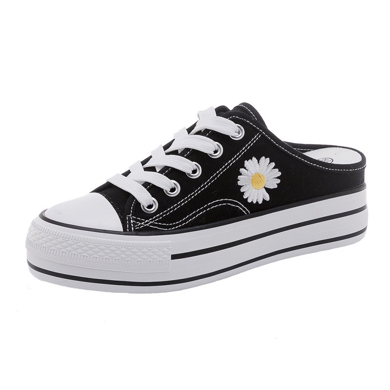 【READY ATOCK】giày nữ Women's shoes casual shoes small daisy inside raised half trailer canvas shoes women's 2021 summer new versatile heel less lazy step on heel white shoes