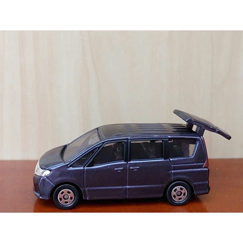 Xe mô hình Tomica NISSAN Serena không hộp