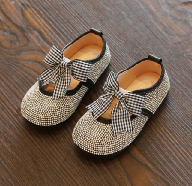 Các mẫu giày búp bê cho bé
