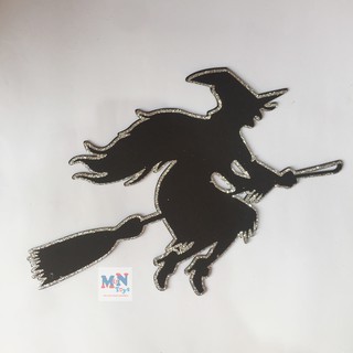 Hình xốp phù thủy cưỡi chổi trang trí Halloween