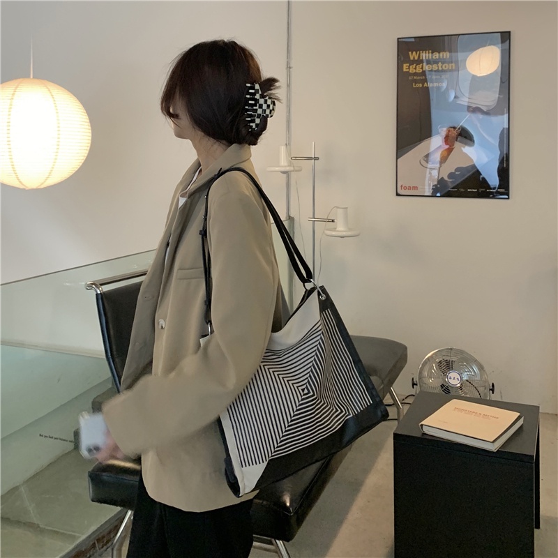 Túi đeo vai họa tiết hình học sức chứa lớn mẫu mới