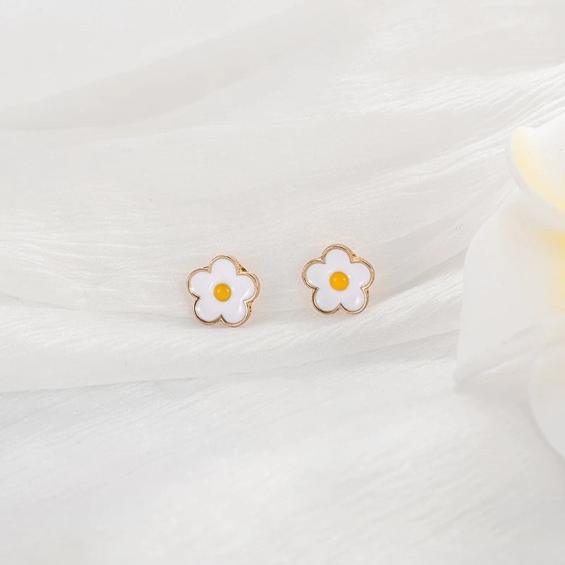 Khuyên tai hình hoa trắng 5 cánh cute - Maben