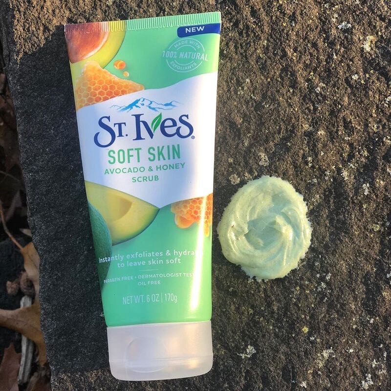 Sữa Rửa Mặt Tẩy Tế Bào Chết ST Ives Bơ Mật Ong Soft Skin 170g Mỹ