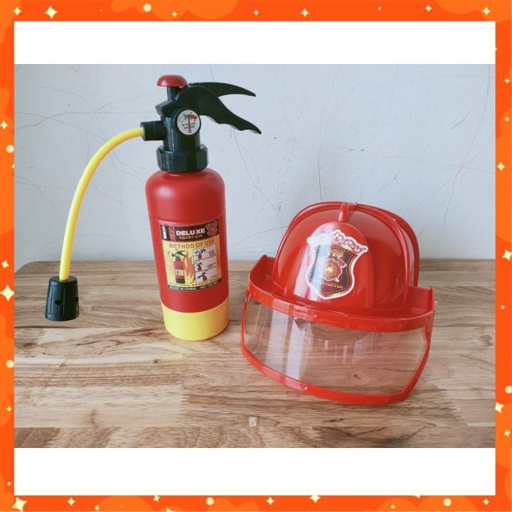 Trang phục cứu hỏa trẻ em kèm bình xịt